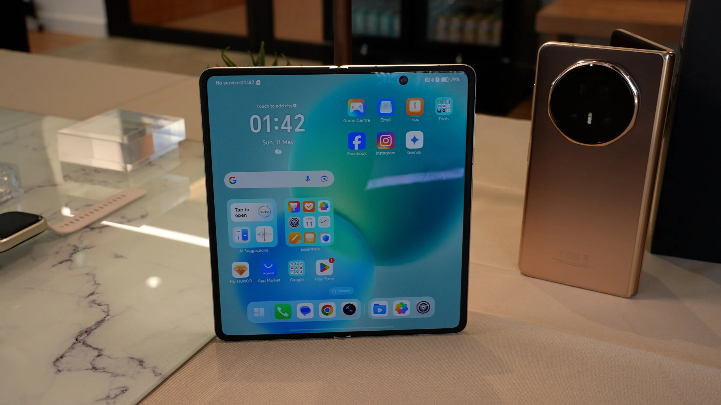 Honor Magic V5  big screen.jpg