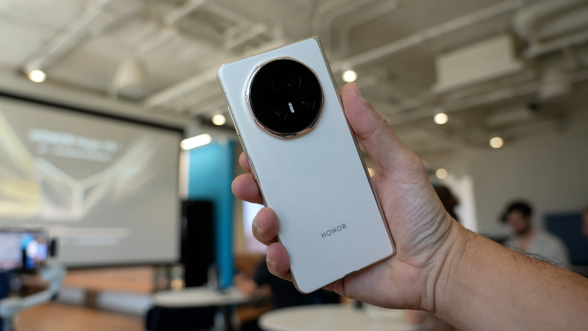 Honor Magic V5 camera.jpg