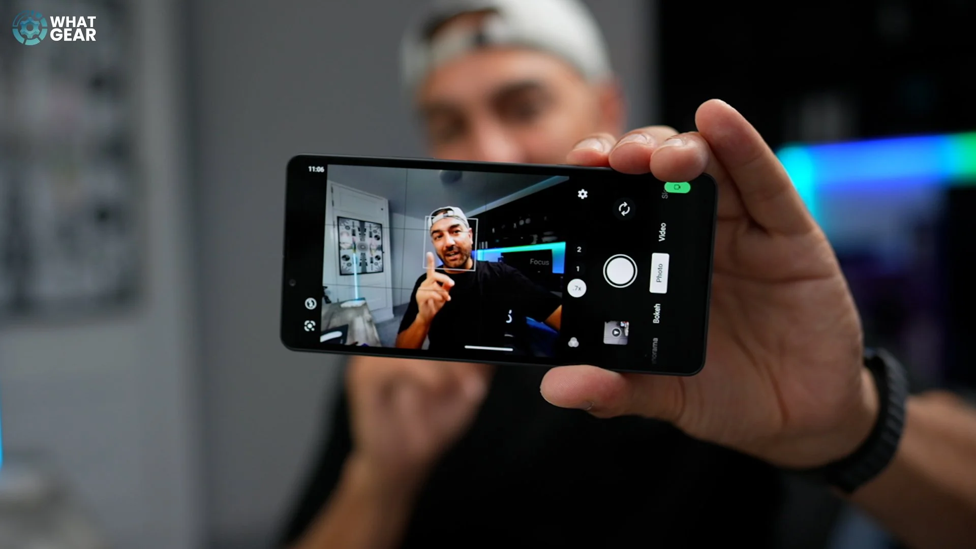 Xperia 10 VII camera button.jpg