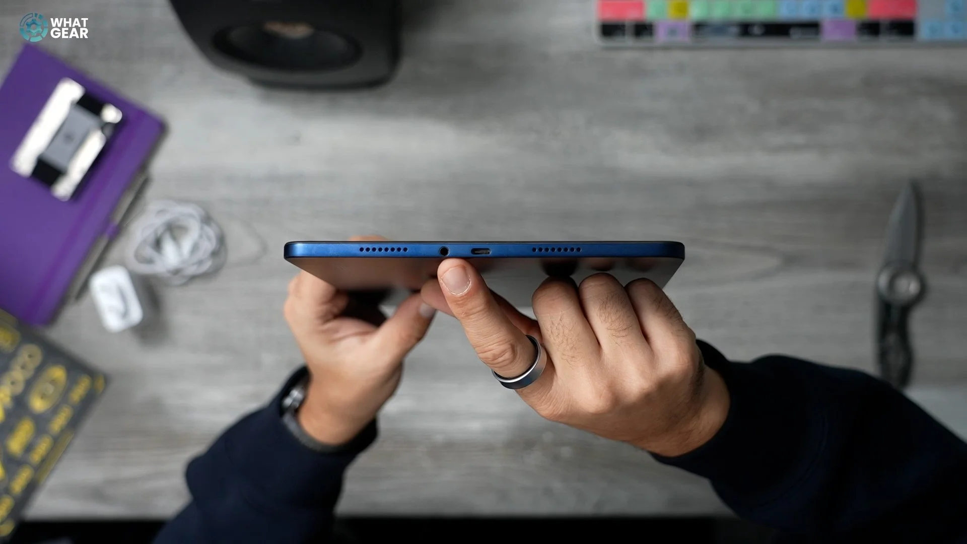 headphone jack.jpg