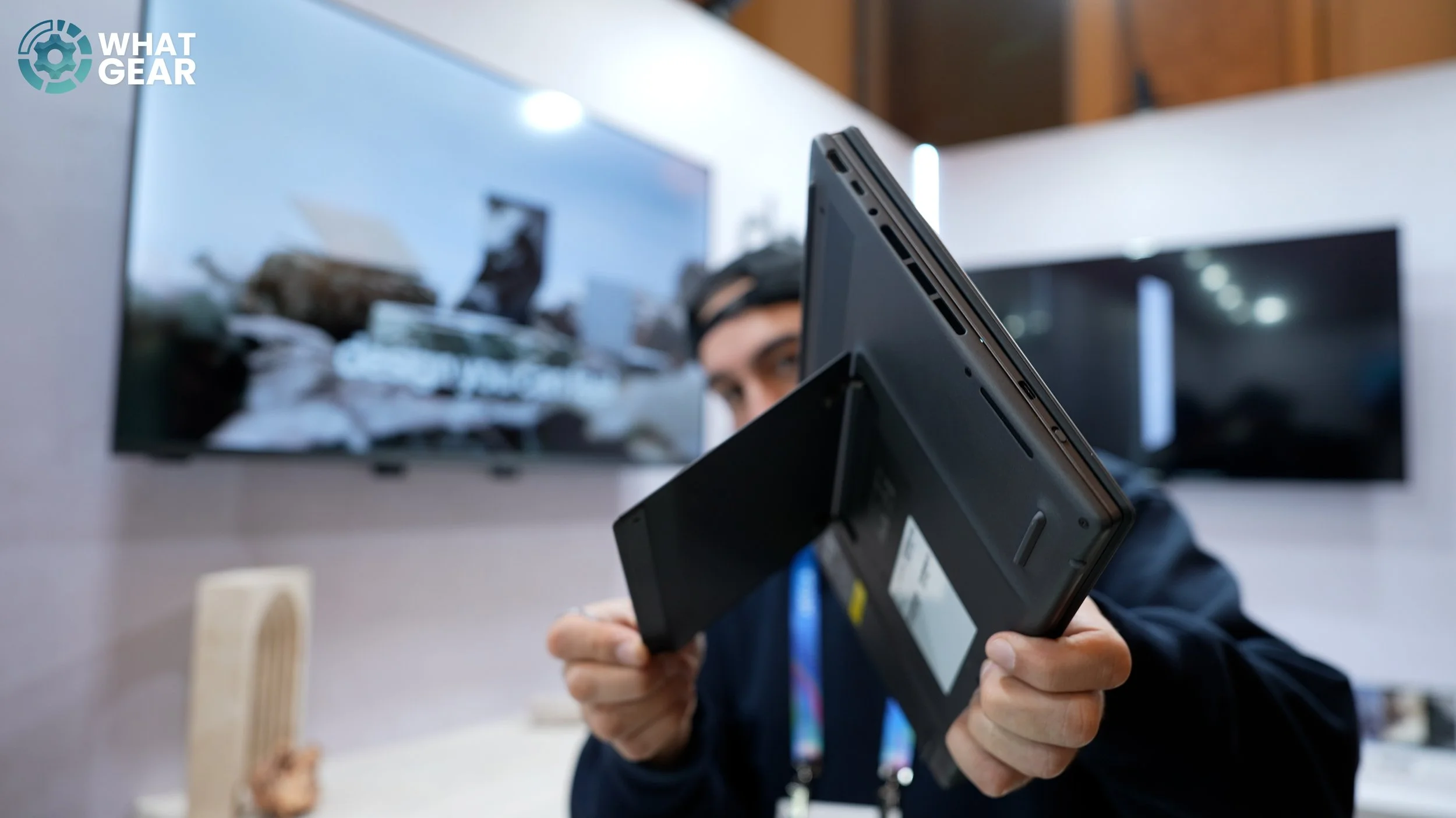 Asus Zenbook Duo 2026 stand.jpg