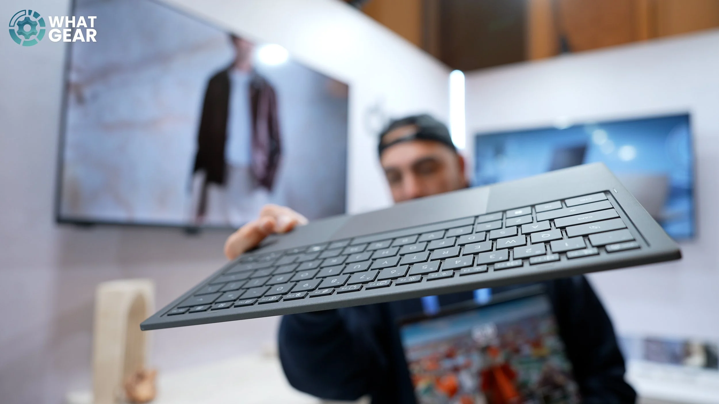 Asus Zenbook Duo 2026 keyboard.jpg