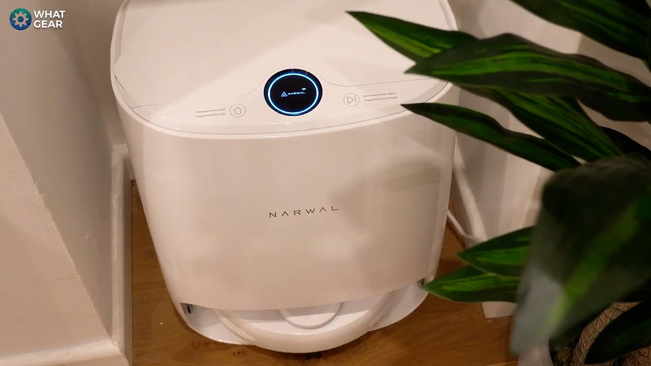 Best Robot Vacuum And Mop Combo: Narwal T10 with self-washing mop