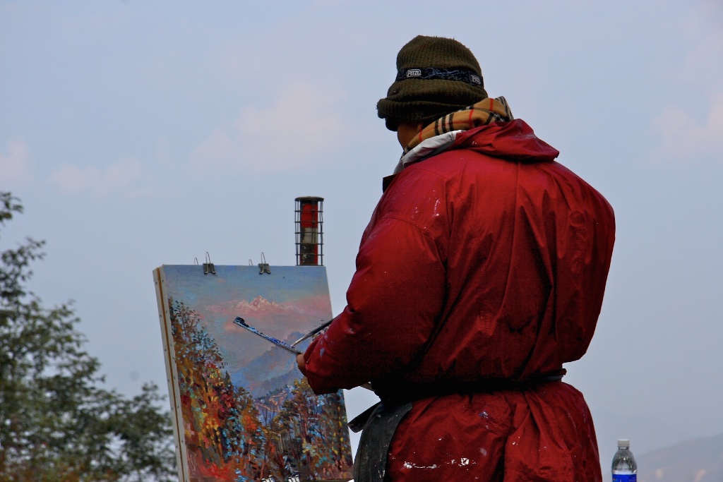 Painting K2, the second highest mountain in the world, requieres remarkable eyesight. Darjeeling, India.