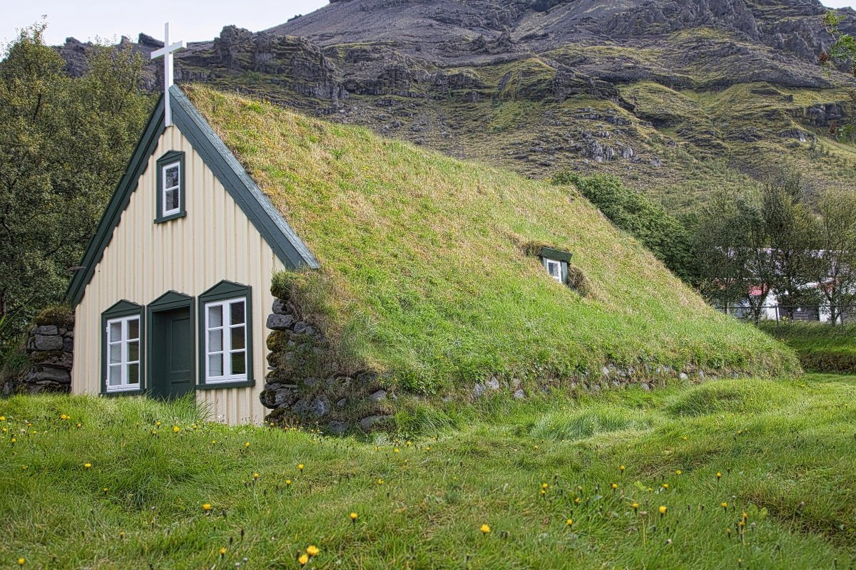 A somewhat tricky place when using  the lawnmower.