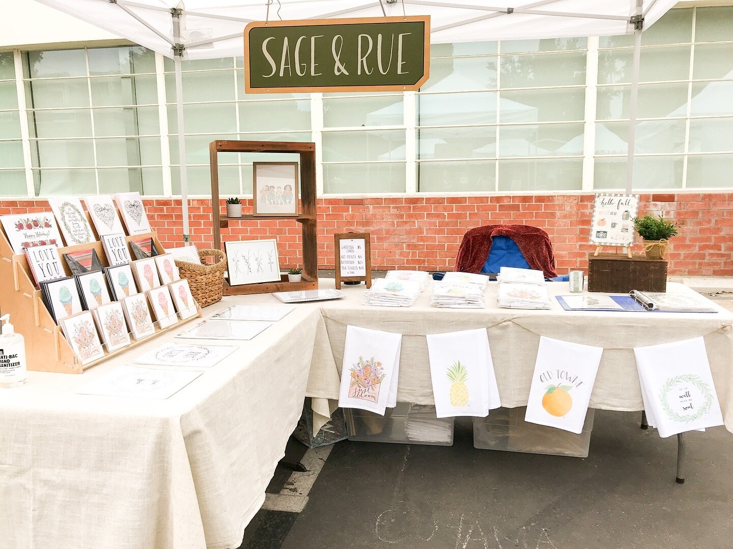 Orange Homegrown Farmers and Artisans Market is tomorrow from 9am-1pm! Come stop by for farm-fresh groceries and start your holiday shopping with the local artisans, including me! I'll have all of your favorite watercolor goods and gifts, along with 