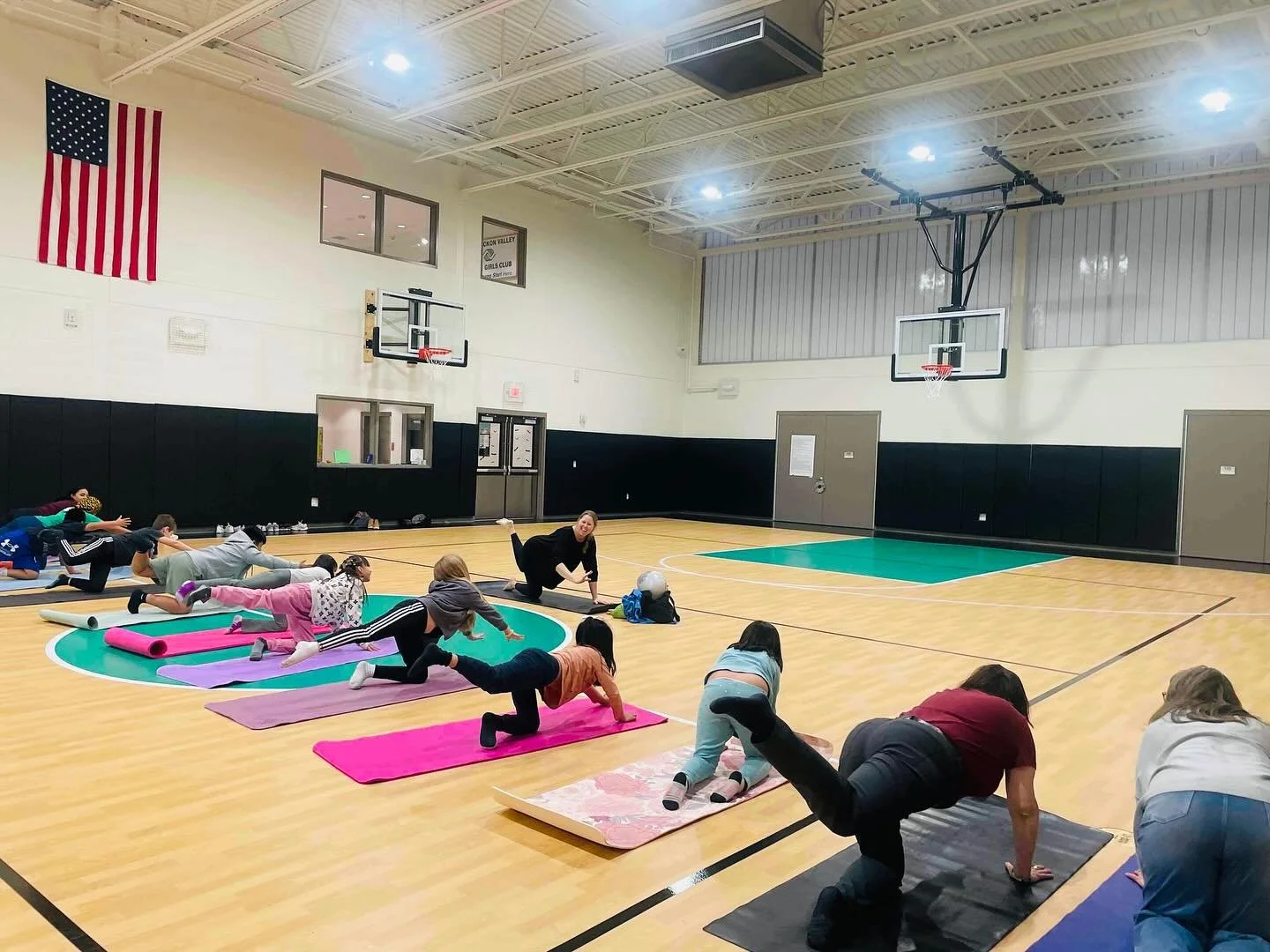 We are halfway through our Yoga series at @wissvalleybgc and this class is such a JOY to teach. 

We had a fun &amp; (slightly) spooky full moon practice
🌕 Passing the full moon with our feet and in Down Dog
🌖 Half moon pose
🦇 Sleeping bags (Vipar