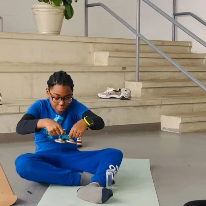 A busy and beautiful week of after school yoga ❤️

🍂 Storytime Yoga, L Handstands, Poetry &amp; Yoga, Mindful Listening, and Plow Pose at @cpsphilly with @mightywriters and @binspiredphiladelphia 
🍂 Partner Poses at Copper Beech Elementary
🍂 Explo