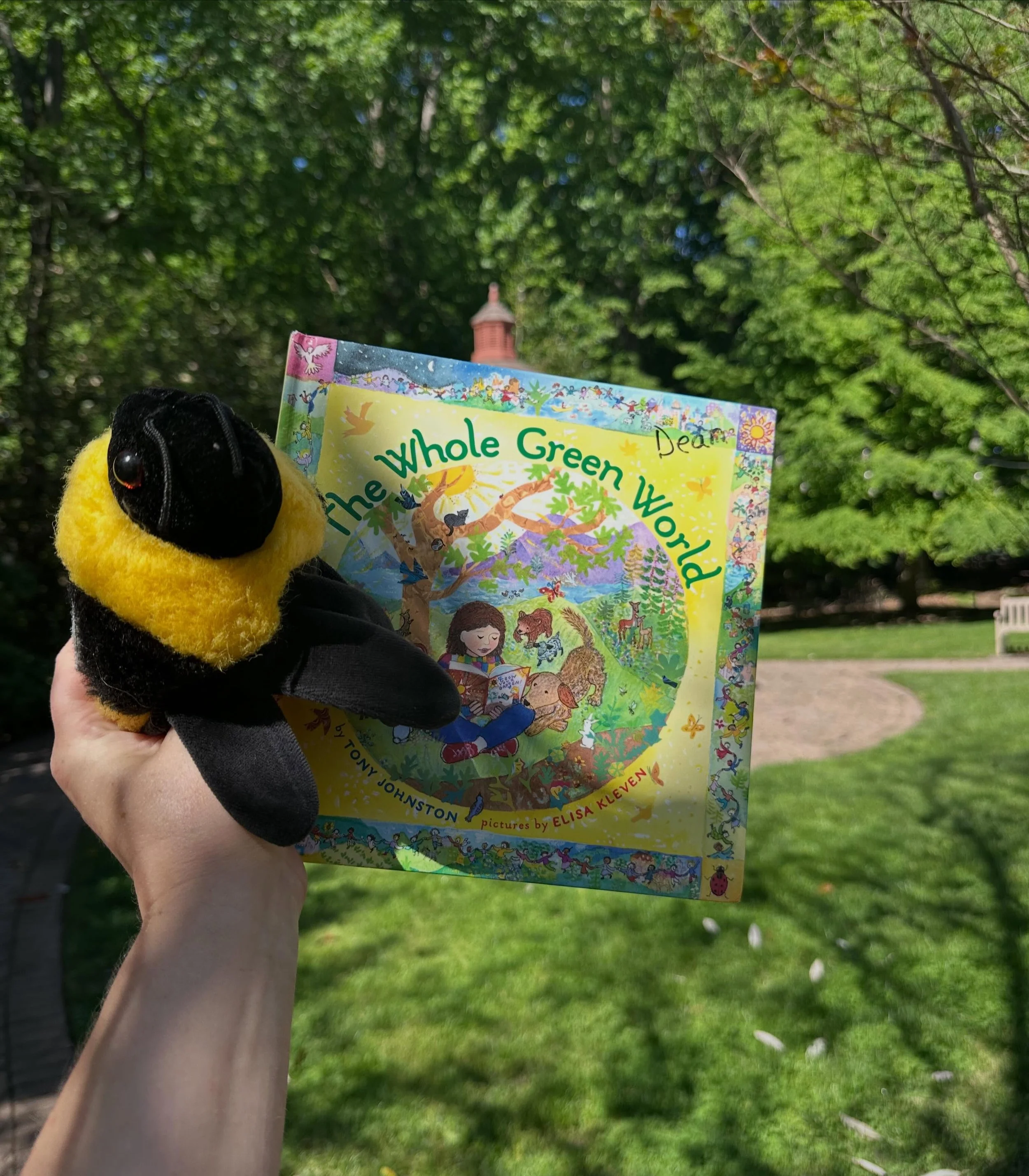 The best kind of May weekend 🌱 

🌱 Storytime Yoga for the @thetigrisfoundation community event with some of my favorite families!
🌱 Got to meet the Drag Queens from @dqstphilly (maybe Drag Queen Storytime Yoga in our future?!)
🌱 A full Saturday f