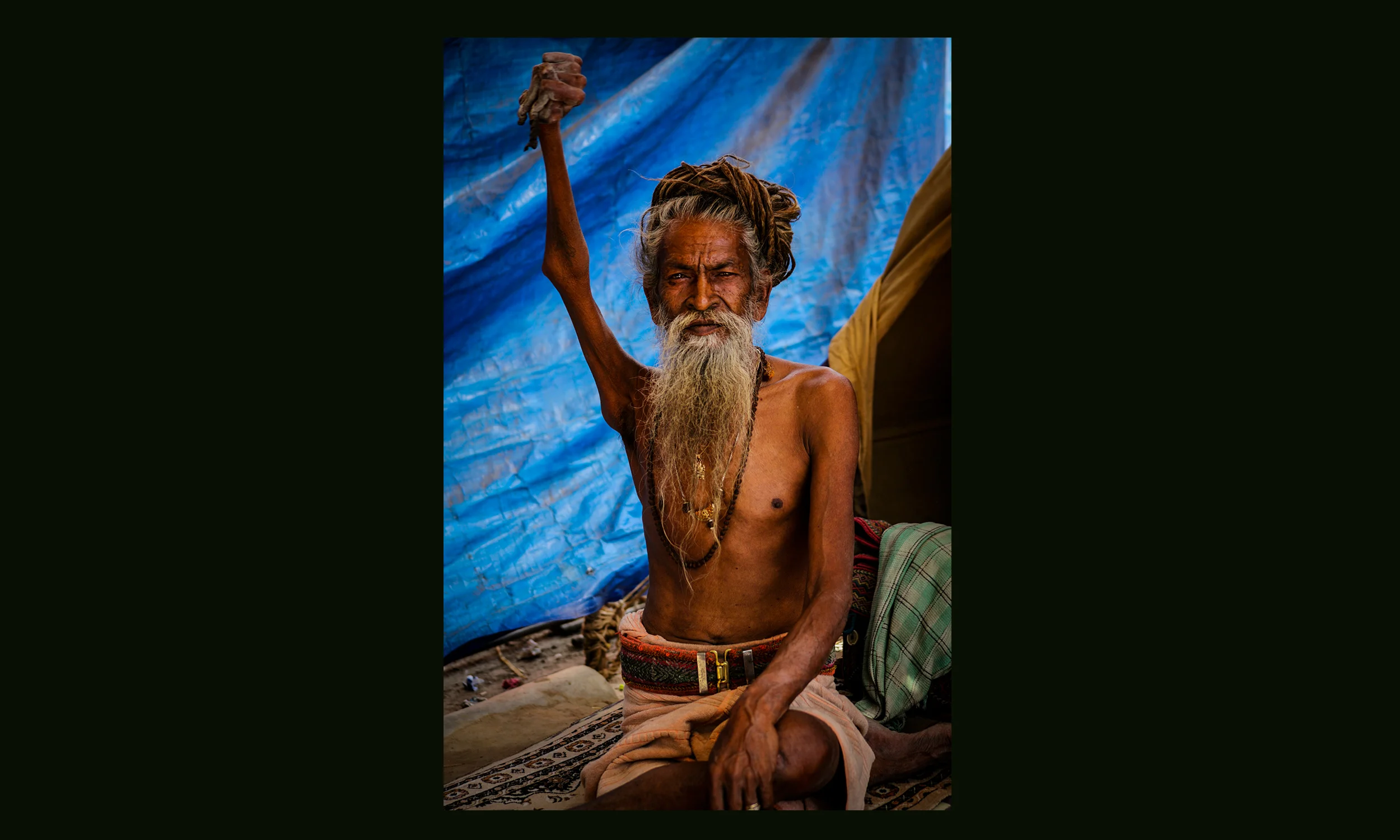 Sadhu_with_one_hand Yoga.jpg