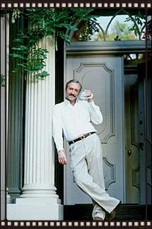 Kevin Spacey plays Jim Williams standing in front of the actual home off of Monterey Square.