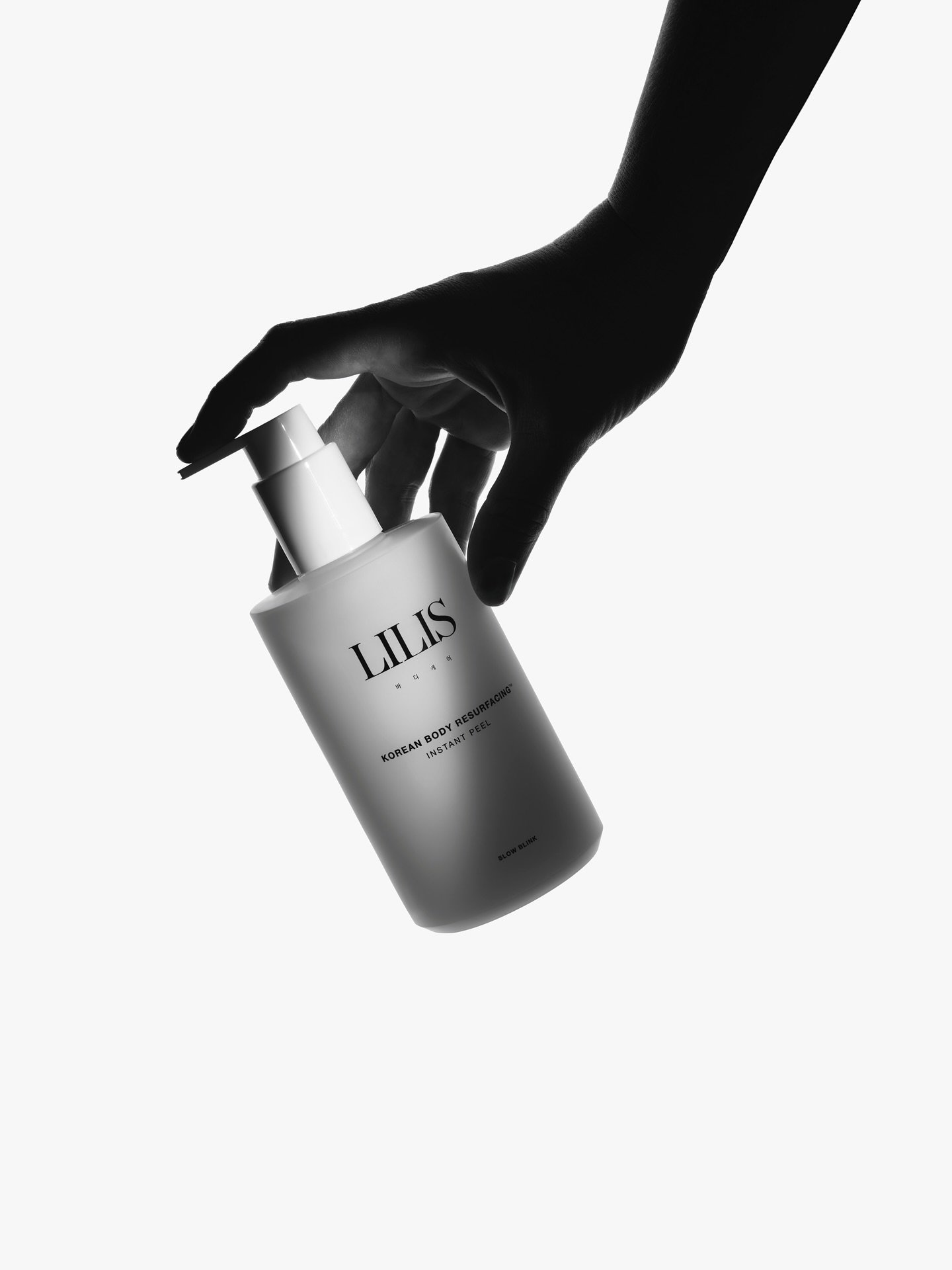 It&rsquo;s been a minute since I shared some sexy moody beauty work on here. 

Had a blast playing with @maggieemck on this one. Big thanks to @heleni26 at @lilis.body for trusting me to bring her visions to life.