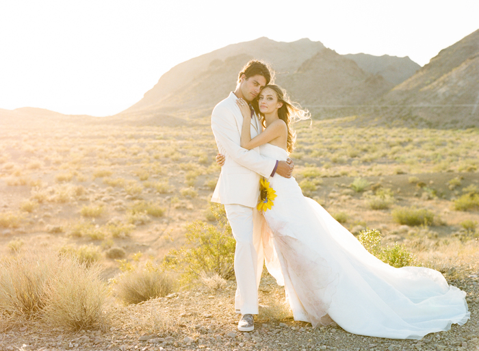 las vegas simple desert outdoor wedding photographer 