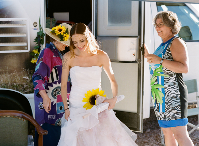 las vegas simple desert outdoor wedding photographer