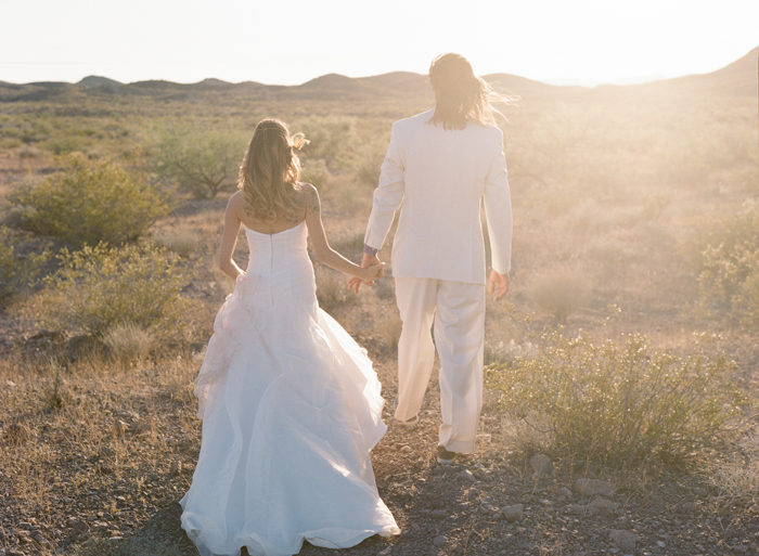 las vegas simple desert outdoor wedding photographer 