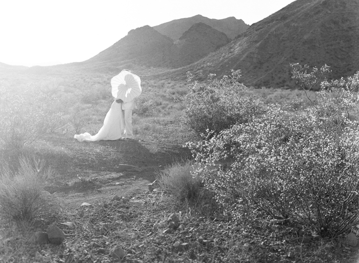 las vegas simple desert outdoor wedding photographer