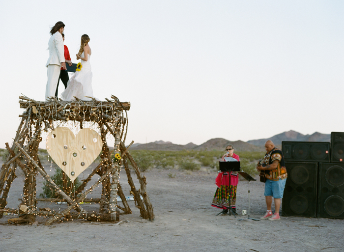 las vegas outdoor ceremony wedding photographer alter ideas