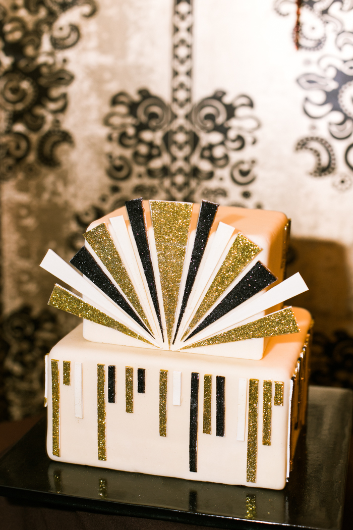great gatsby themed speakeasy wedding cake