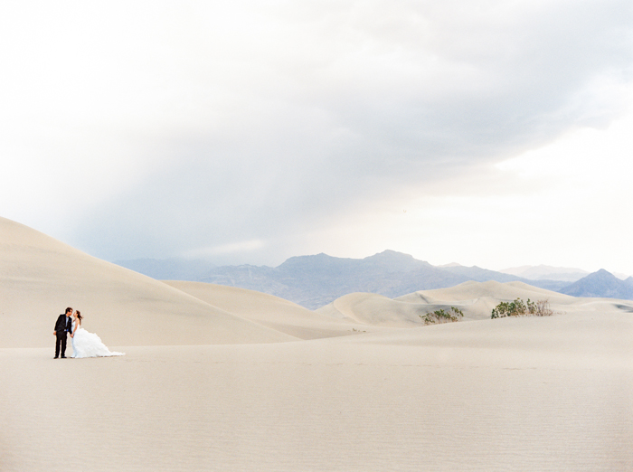 death valley sand dunes wedding photo 24