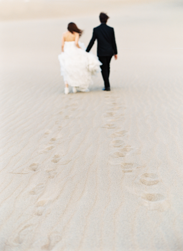 death valley sand dunes footprints wedding photo 26