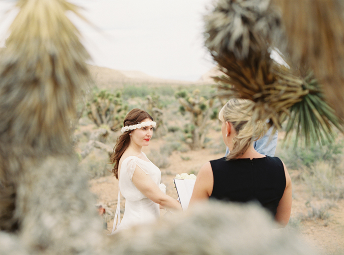 las vegas red rock desert wedding photo