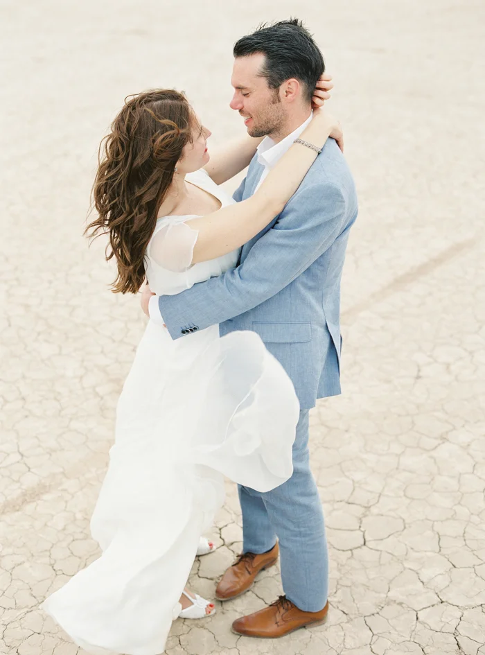las vegas outdoor dry lake bed wedding photo