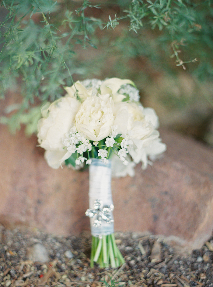 all white bridal bouquet flowers