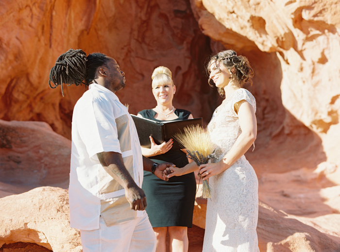 outdoor desert wedding ceremony valley of fire