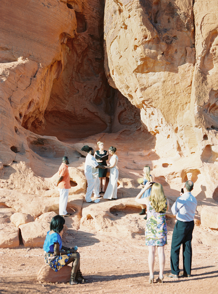 outdoor desert wedding ceremony valley of fire