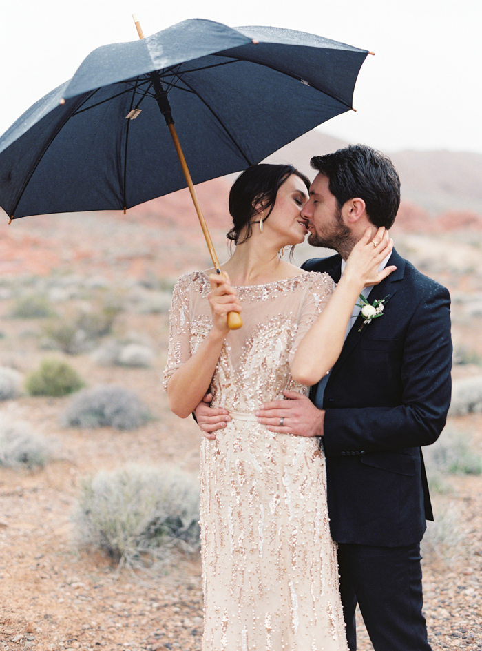 desert and indigo inspired valley of fire wedding photo