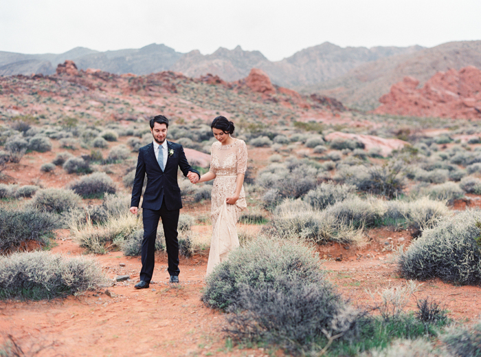 desert and indigo inspired valley of fire wedding photo