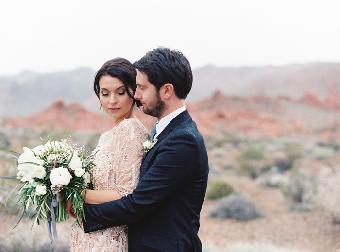 desert and indigo inspired valley of fire wedding photo