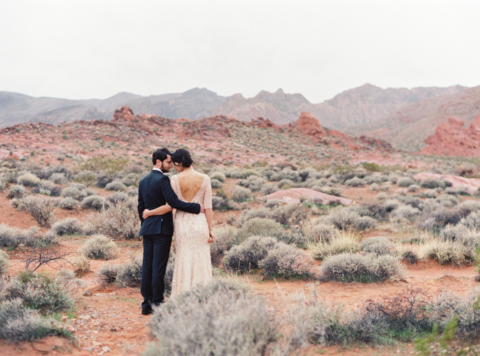 desert and indigo inspired valley of fire wedding photo