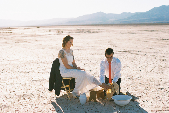 intimate indie desert vegas wedding photo 15