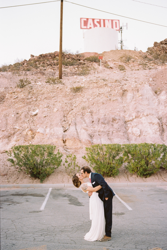 intimate indie desert vegas wedding photo 49