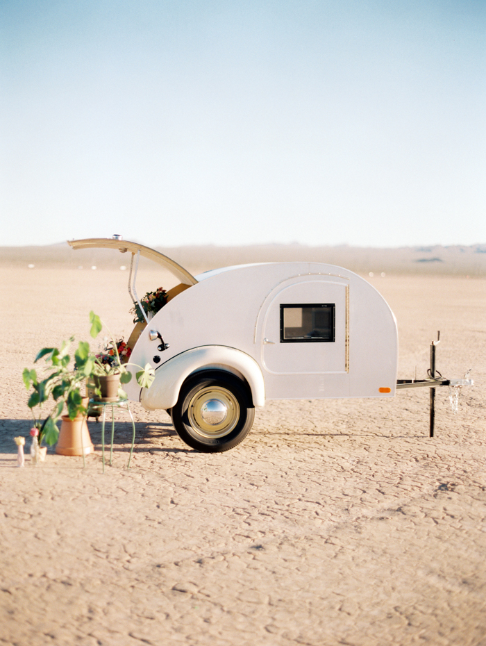 vegas pop up styled desert wedding photo flora pop