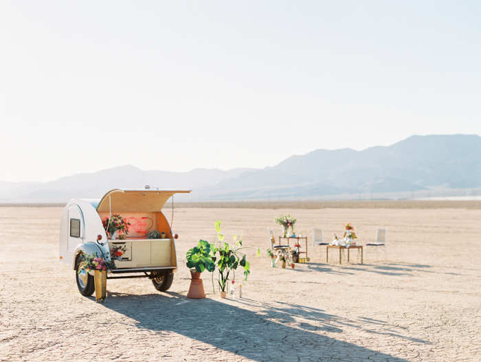 vegas pop up styled desert wedding photo flora pop