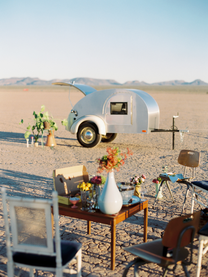 vegas pop up styled desert wedding photo flora pop