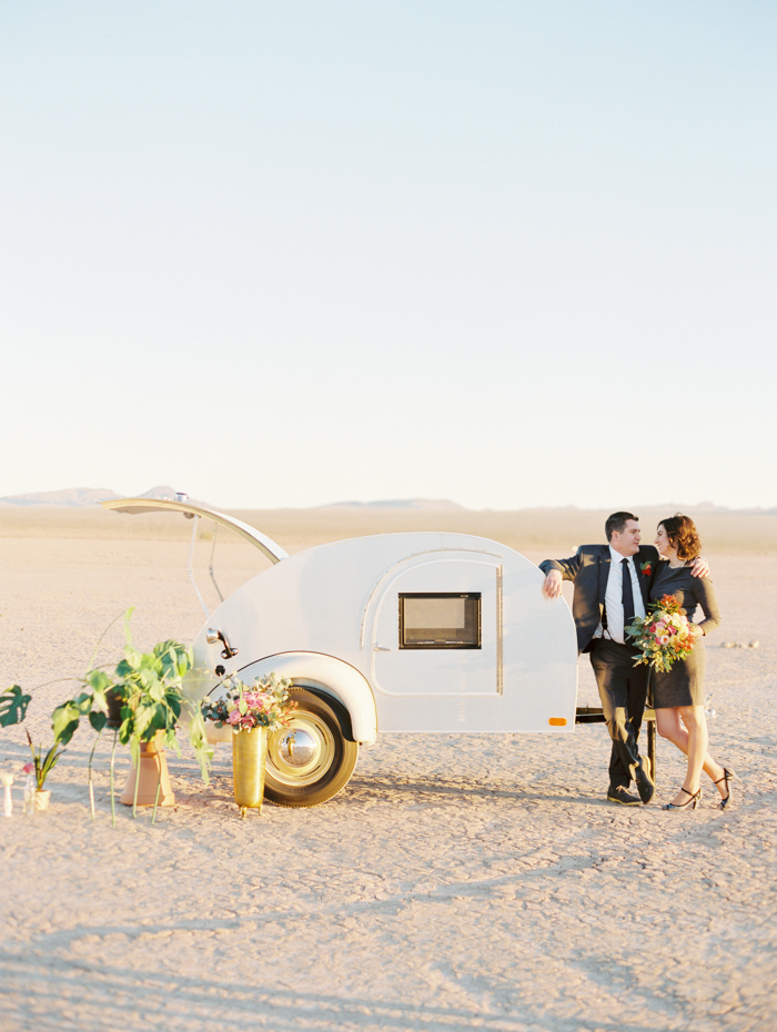 vegas pop up styled desert wedding photo flora pop