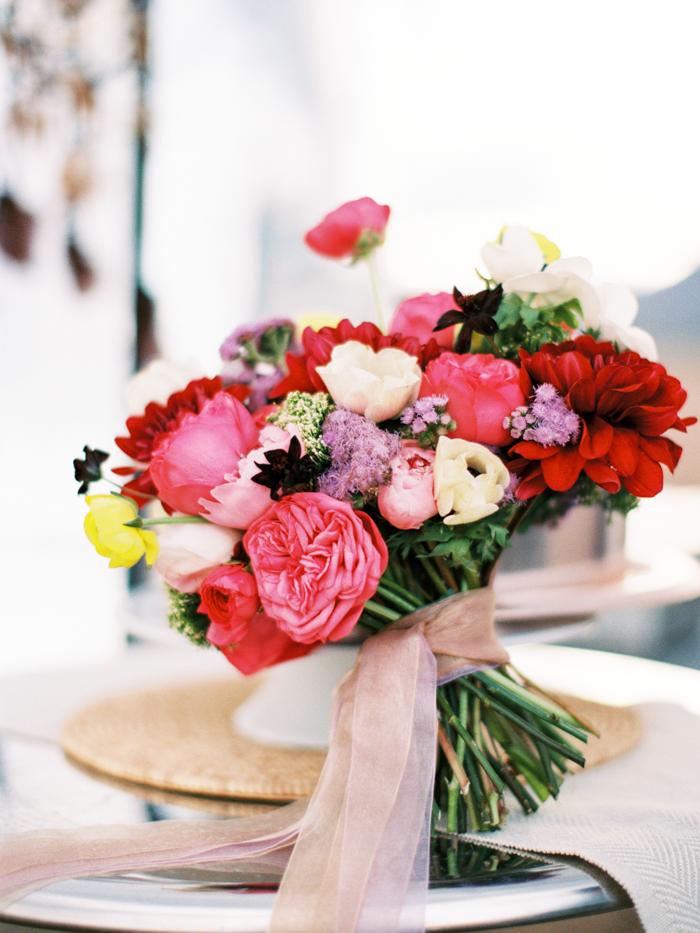 las vegas flora pop silver trailer desert wedding photo 3