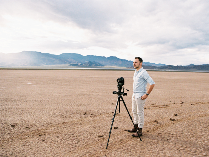 las vegas flora pop silver trailer desert wedding photo 8