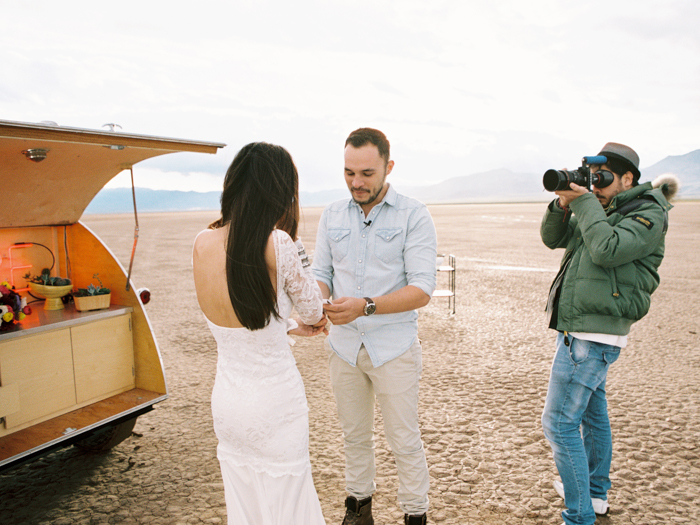 las vegas flora pop silver trailer desert wedding photo 18