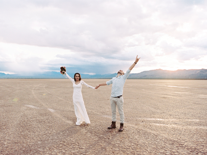 las vegas flora pop silver trailer desert wedding photo 26