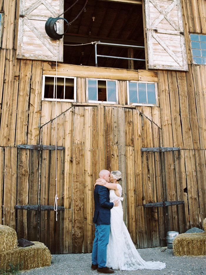 rustic barn wedding in las vegas photo