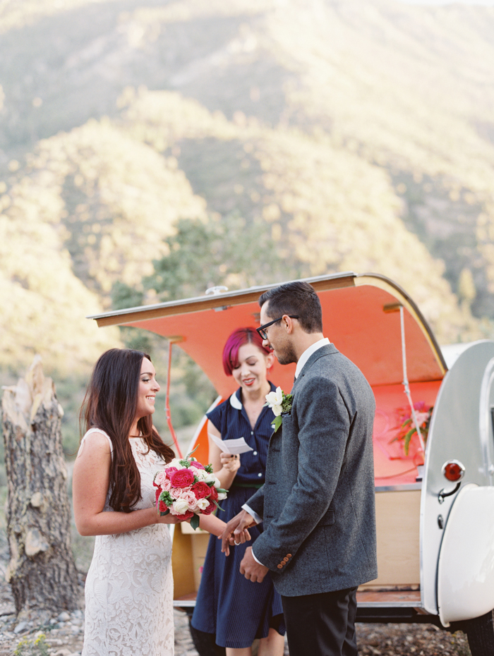 mountainside flora pop wedding