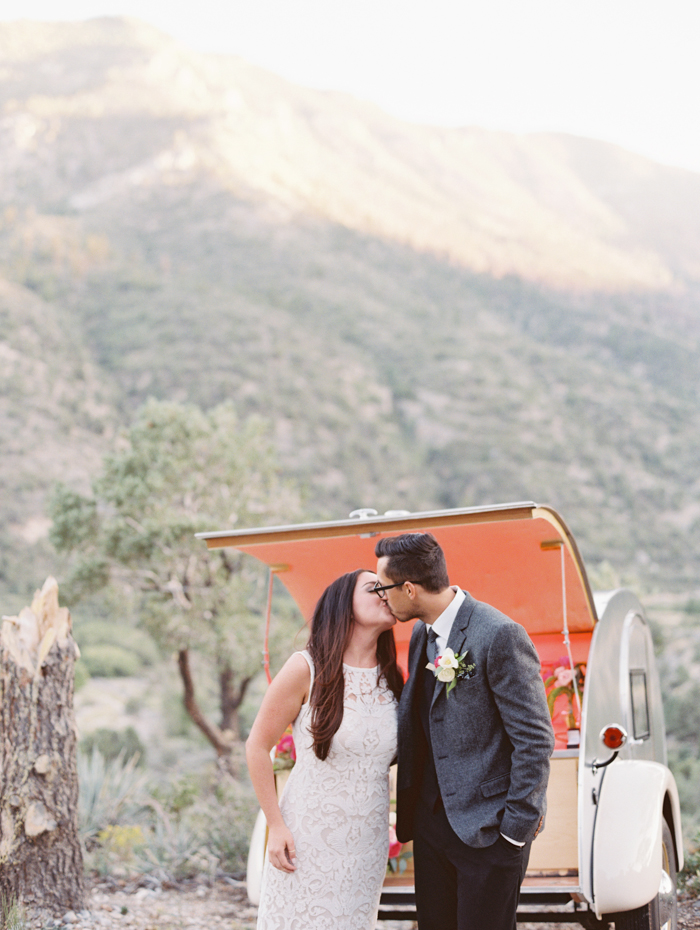 mountainside flora pop wedding