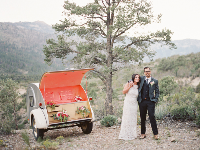 mountainside flora pop wedding