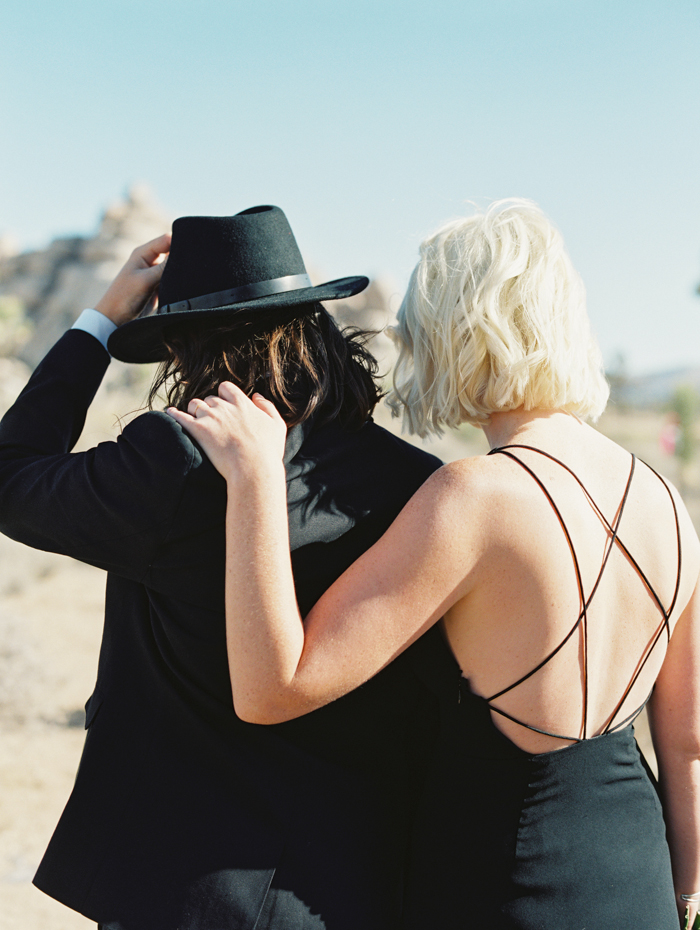 chic joshua tree elopement photo | gaby j photography