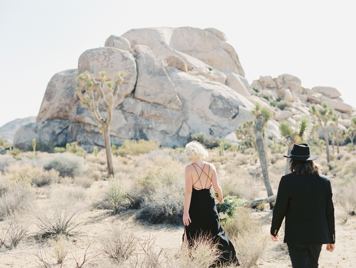 chic joshua tree elopement photo | gaby j photography