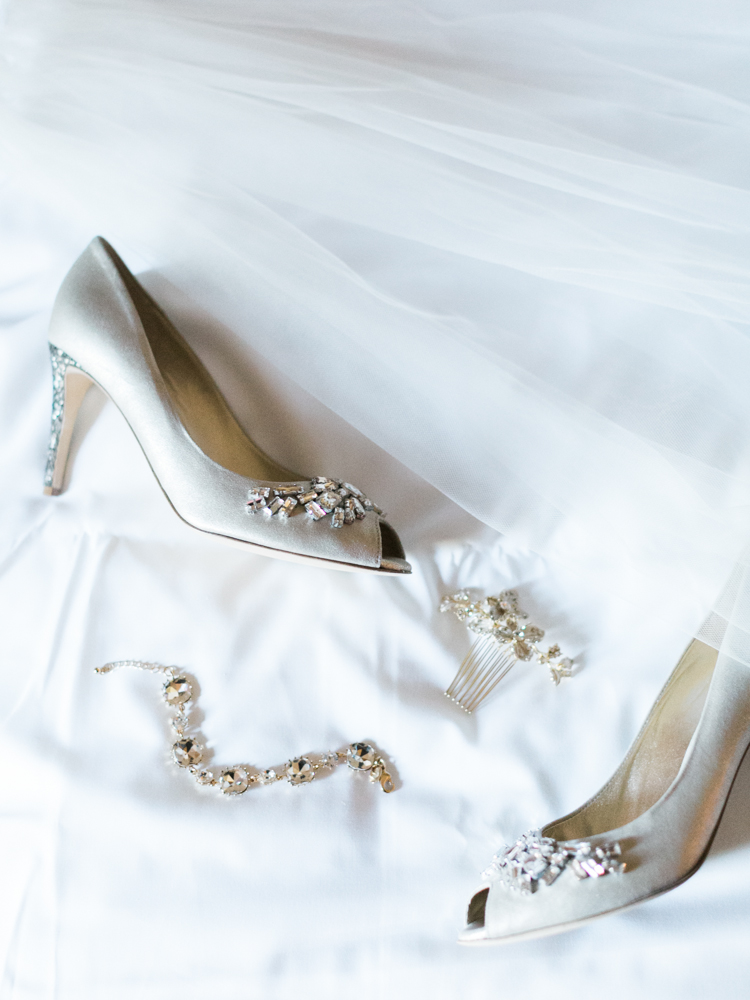 classic JW Mariott Las Vegas Wedding | las vegas wedding photographer | gaby j photography | kennel & schmenger custom made bridal heels